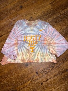 Nike Rocky Top Custom Tie Dye TN Crop Short Sleeve Shirt Orange Logo Size XL